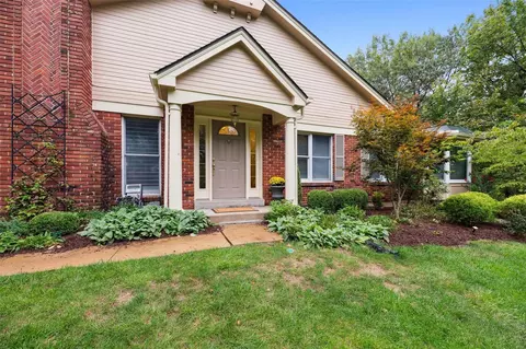 326 Morristown Ct, Chesterfield, MO 63017