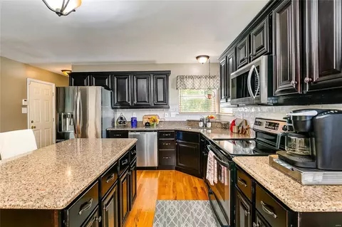 406 Valley Manor Dr, Ballwin, MO 63021 photo 20