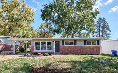 360 Larry Dr, Florissant, MO 63033