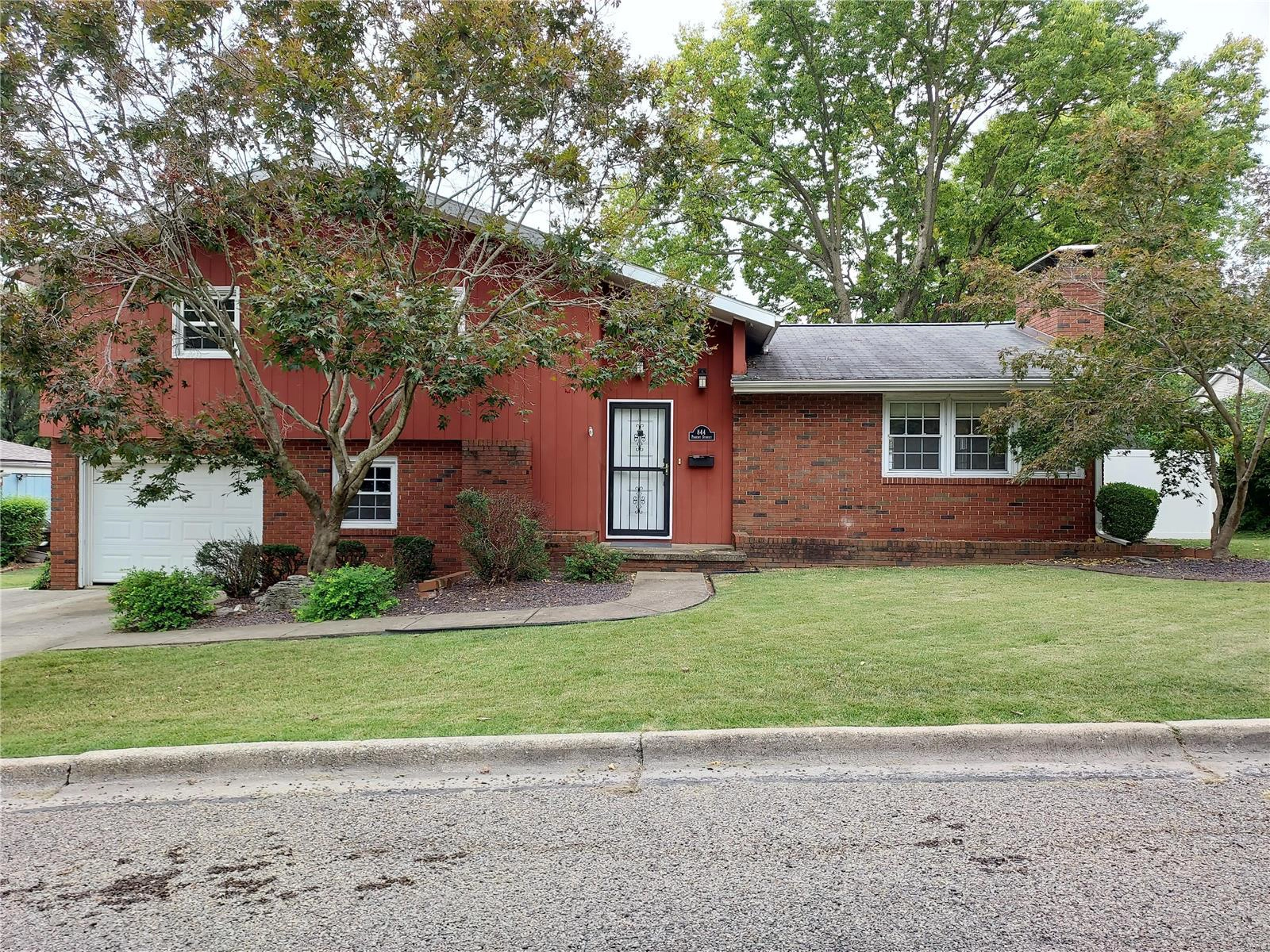 844 Parent St  