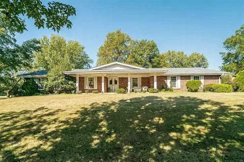373 Laduemont Dr, Saint Louis, MO 63141