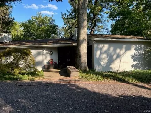 58 Conway Ln, Ladue, MO 63124