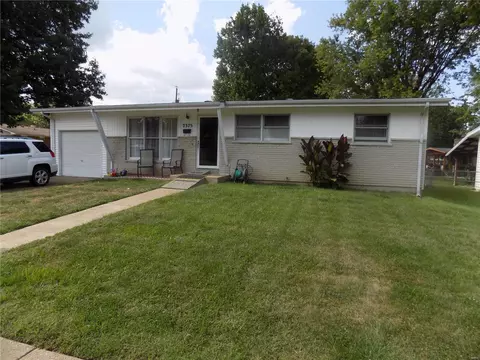 2375 Orleans Ln, Florissant, MO 63031