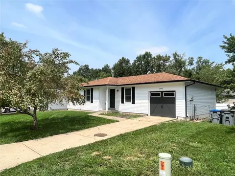 1305 Shallow Lake Dr, O'fallon, MO 63366