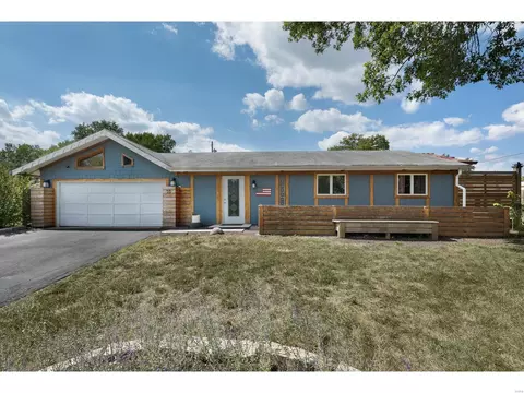 10 W Meadow Ln, Ellisville, MO 63021