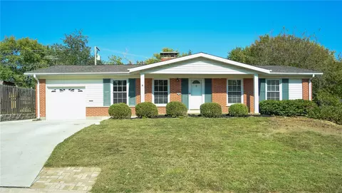 505 Elmhurst Dr, Saint Charles, MO 63301