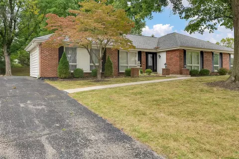 238 Renaldo Dr, Chesterfield, MO 63017