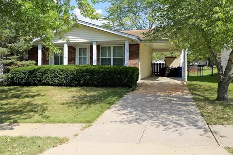 716 Stonesign Dr, Fenton, MO 63026