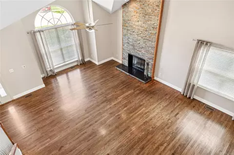 874 Top Notch Ln, Eureka, MO 63025 photo 2