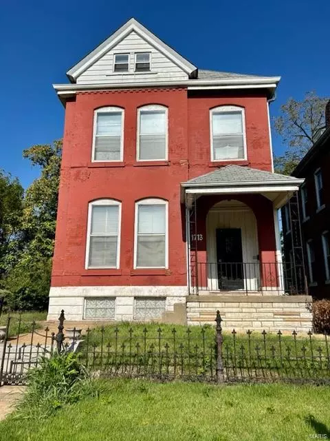 1713 Cora Ave, Saint Louis, MO 63113