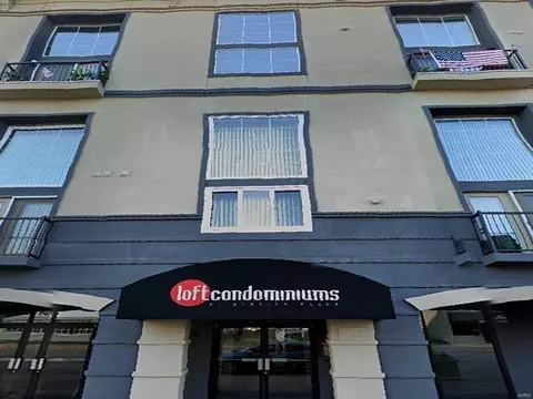 200 S Kirkwood Rd #204, Saint Louis, MO 63122