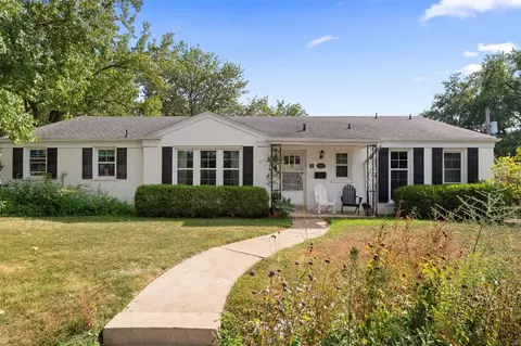 8404 Old Bonhomme Rd, Saint Louis, MO 63132