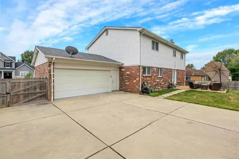 1025 Van Dyke Dr, Ballwin, MO 63011 photo 4