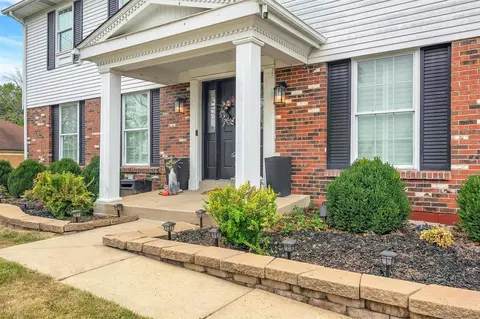 1025 Van Dyke Dr, Ballwin, MO 63011 photo 3