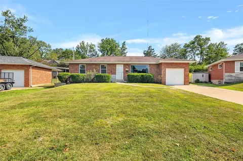 1736 Ontario Dr, Saint Louis, MO 63125