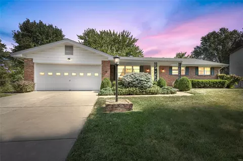 1124 Boschert Dr, Saint Charles, MO 63304