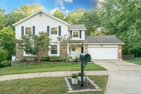 3608 White Bark Ct, Saint Louis, MO 63129