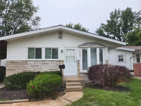 10405 Hobkirk Dr, Saint Louis, MO 63137