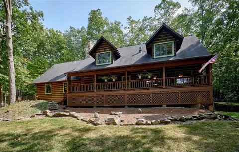 18612 Hawks Point Ct, Wildwood, MO 63069