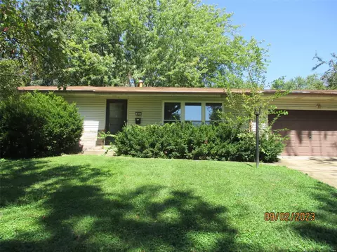 813 Font Ln, Saint Louis, MO 63137