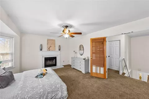 Living - 1406 Oakhall Manor Ct, Ballwin, MO 63021 photo 3 of 4