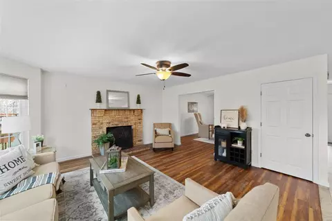 Living - 1406 Oakhall Manor Ct, Ballwin, MO 63021 photo 2 of 4
