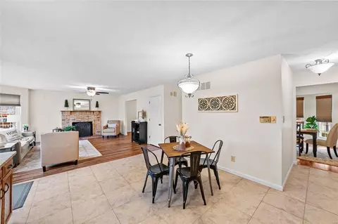 Dining - 1406 Oakhall Manor Ct, Ballwin, MO 63021 photo 6 of 6