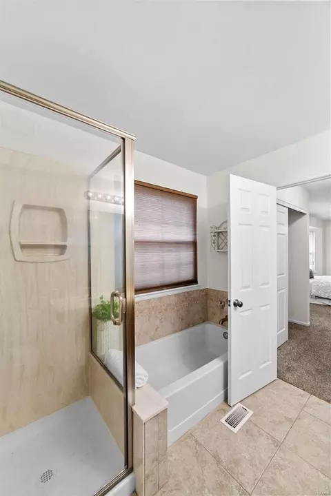 Bath - 1406 Oakhall Manor Ct, Ballwin, MO 63021 photo 3 of 6