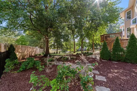 Exterior - 1406 Oakhall Manor Ct, Ballwin, MO 63021 photo 5 of 8