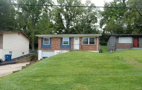 7460 Blanding Dr, Saint Louis, MO 63135
