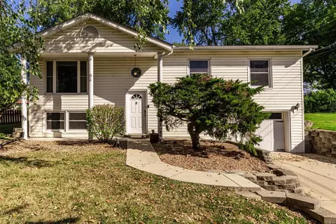 8 Tammy Ln, Saint Charles, MO 63304