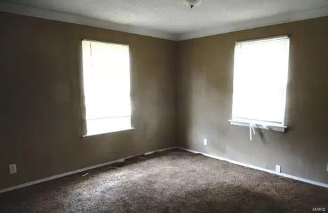 7832 Dartmoor Dr, Saint Louis, MO 63121 photo 4