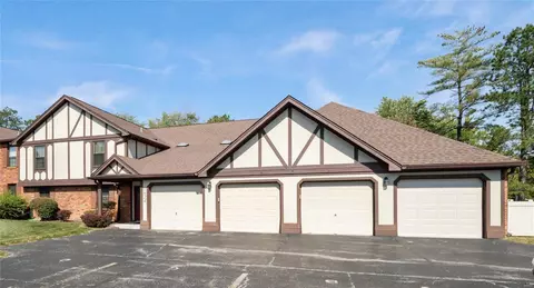 1624 Walpole Dr #A, Chesterfield, MO 63017