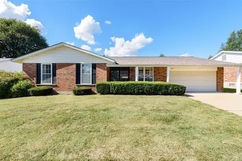 3919 Hirondelle Ln, Florissant, MO 63034