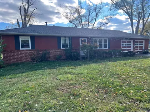 1378 Macklin Dr, Ellisville, MO 63021