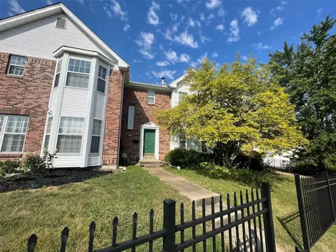 929 N Hanley Rd, Saint Louis, MO 63130