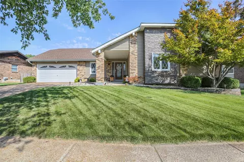 2527 Cripple Creek Dr, Saint Louis, MO 63129