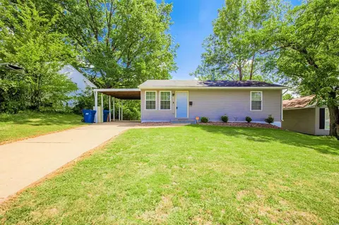 228 Mcalpine Dr, Saint Louis, MO 63137