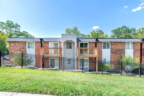 2832 Blackforest Dr #B, Saint Louis, MO 63129