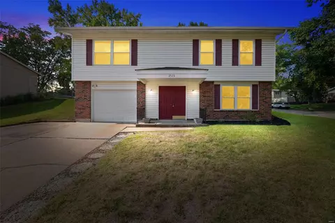 2523 Wesford Dr, Maryland Heights, MO 63043