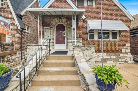 5619 Neosho St, Saint Louis, MO 63109
