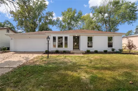 20 Westwood Estates Dr, Saint Peters, MO 63376