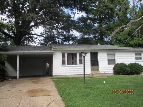 1379 Widefields Ln, Saint Louis, MO 63138
