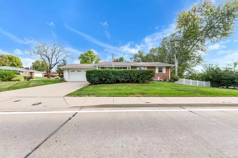 2608 Elm St, Saint Charles, MO 63301