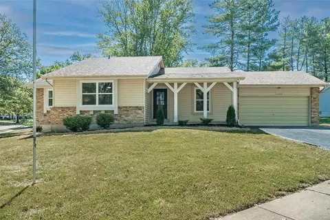 15648 Silverlake Ct, Chesterfield, MO 63017
