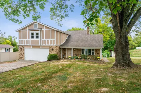 5323 5th St, Cottleville, MO 63304