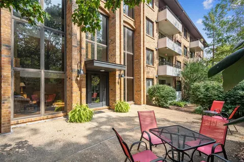 1030 N Harrison Ave N #406, Saint Louis, MO 63122