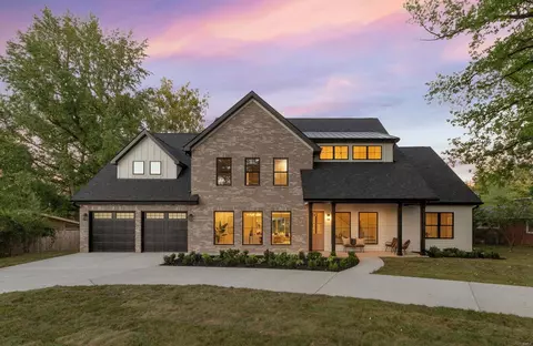 1614 Bopp Rd, Saint Louis, MO 63131