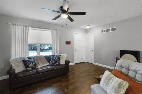 9 Eagles Glen Ct, Saint Peters, MO 63376 photo 6