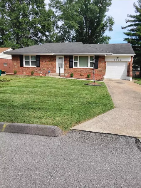 9232 Halbrook Dr, Saint Louis, MO 63137